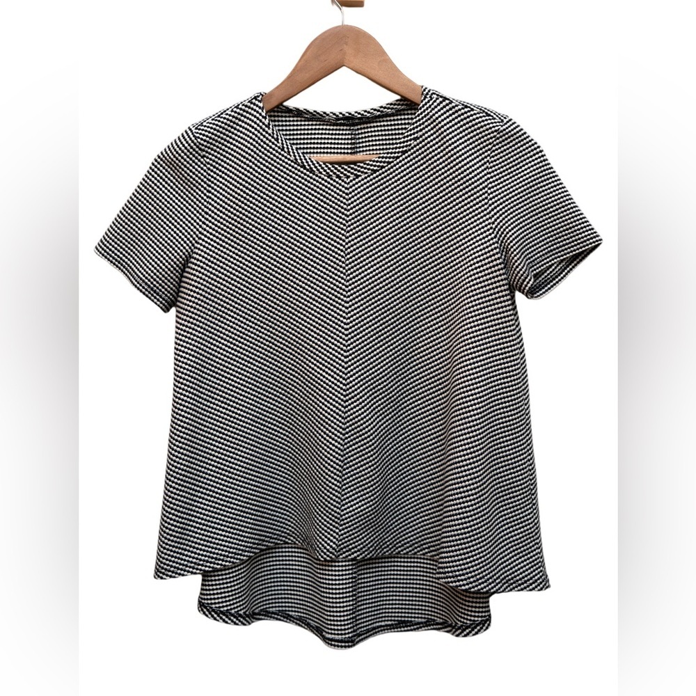 Zara Trafaluc Black White Textured Knit High Low Hem Short Sleeve Top